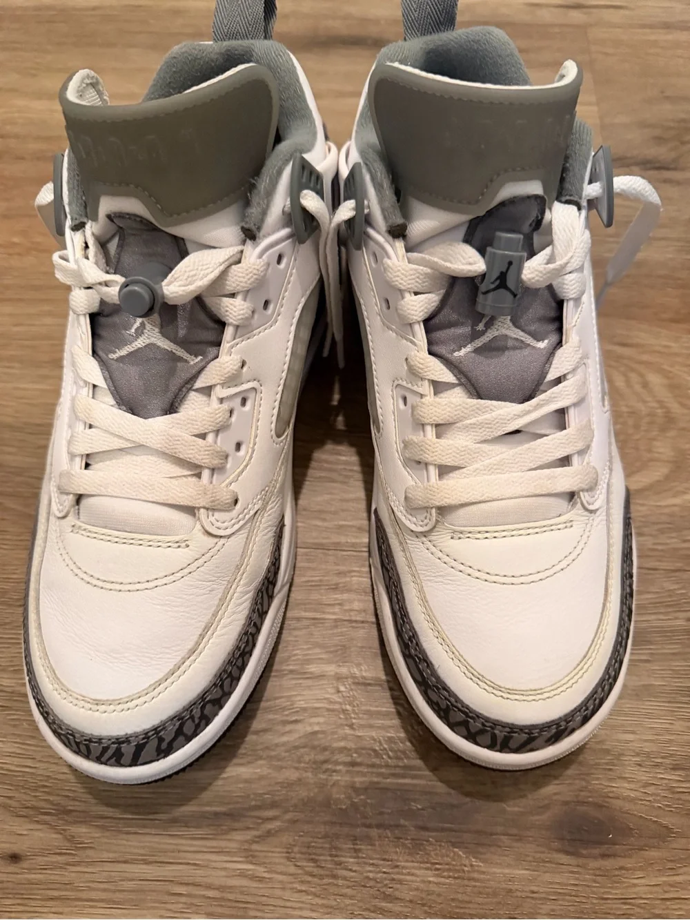 Jordan Spizike Low Size 8 White and Gray Basketball Sneakers with Elephant Print